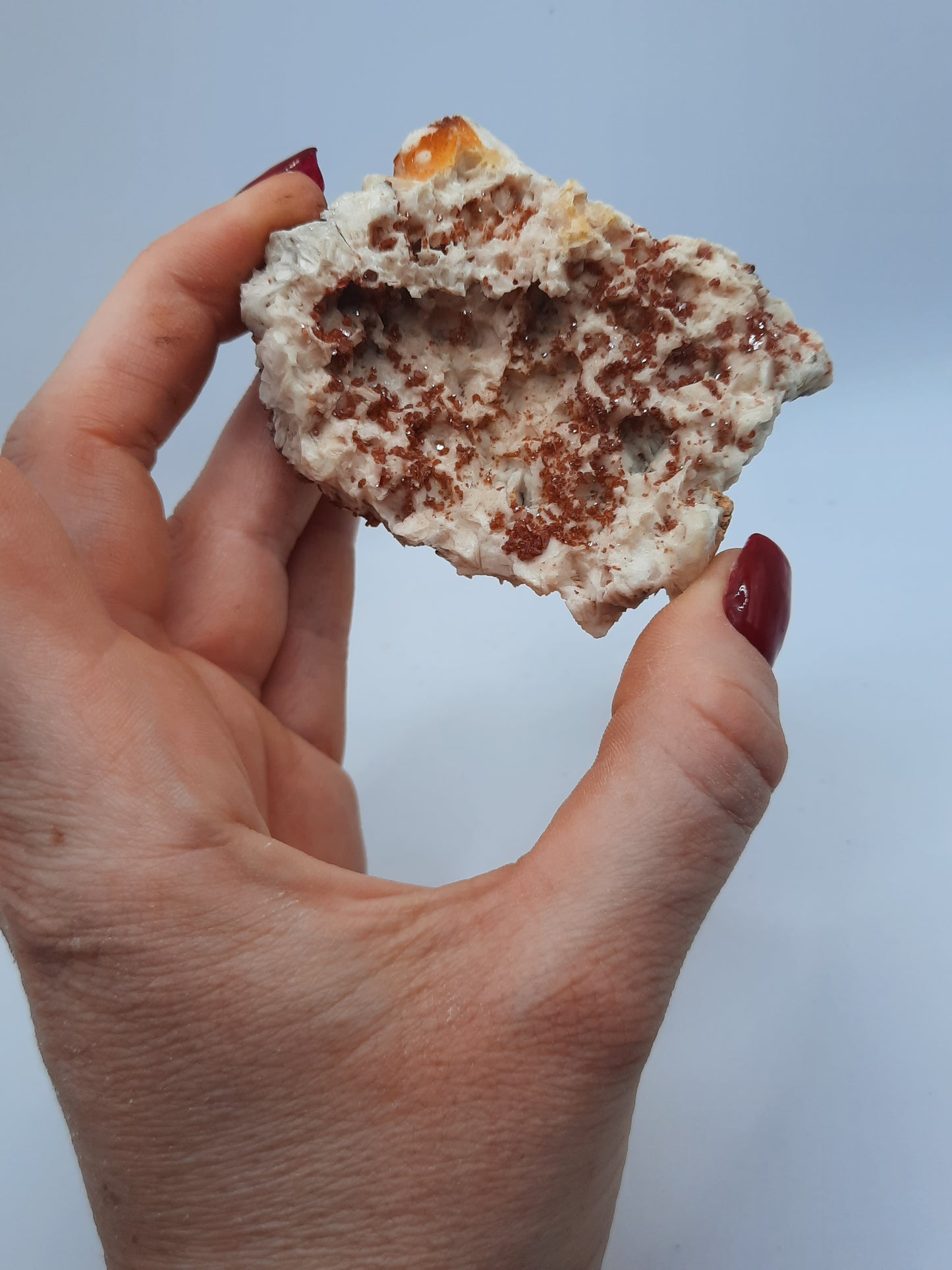 Vanadinite on Barite